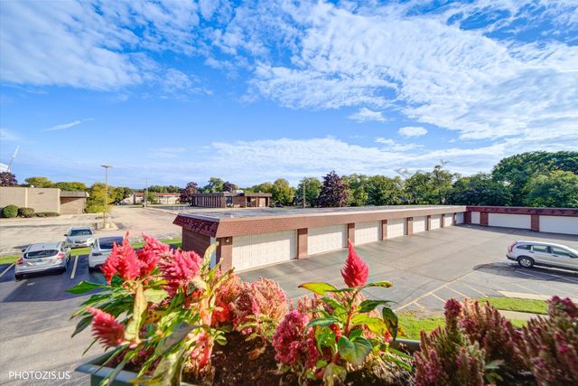 1025 S FERNANDEZ Avenue 2D, Arlington Heights, IL 60005