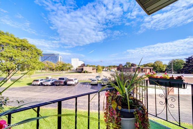 1025 S FERNANDEZ Avenue 2D, Arlington Heights, IL 60005
