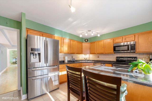 1025 S FERNANDEZ Avenue 2D, Arlington Heights, IL 60005