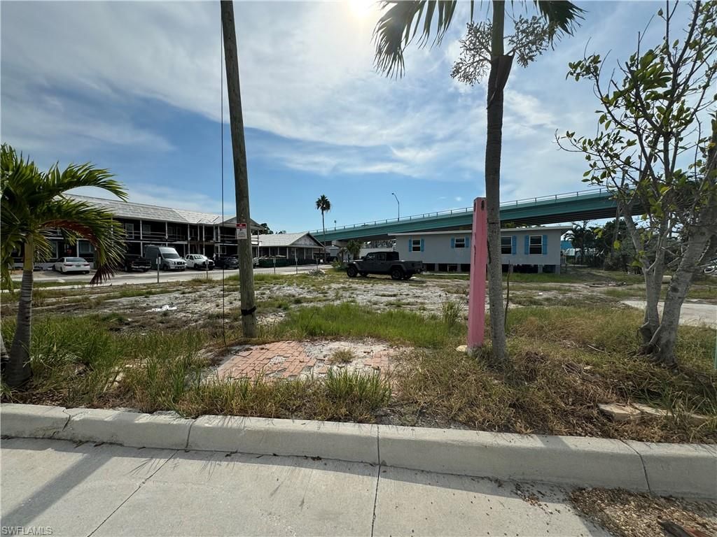 1041 3rd ST, FORT MYERS BEACH, FL 33931 — photo 2
