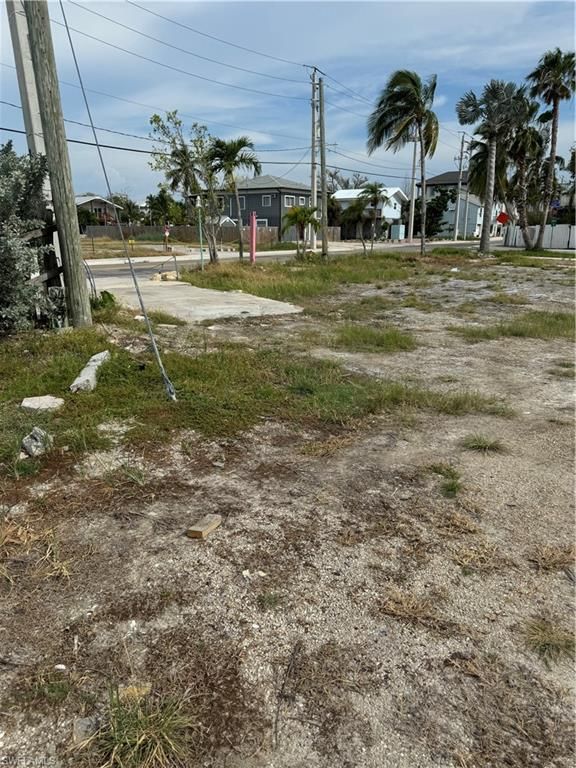 1041 3rd ST, FORT MYERS BEACH, FL 33931 — photo 4
