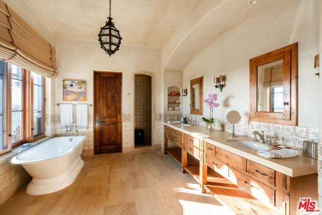 1915 Monte Alegre Drive, Carpinteria, CA 93013