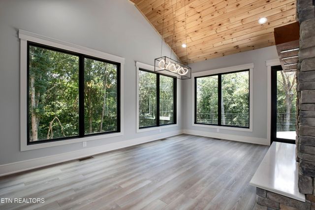 10001 Scenic View Dr Drive, Loudon, TN 37774