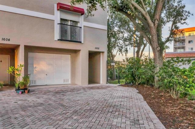 1602 POINT PLEASANT AVENUE W, Bradenton, FL 34205