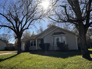 127 Man O War Dr, Oak Grove, KY 42262