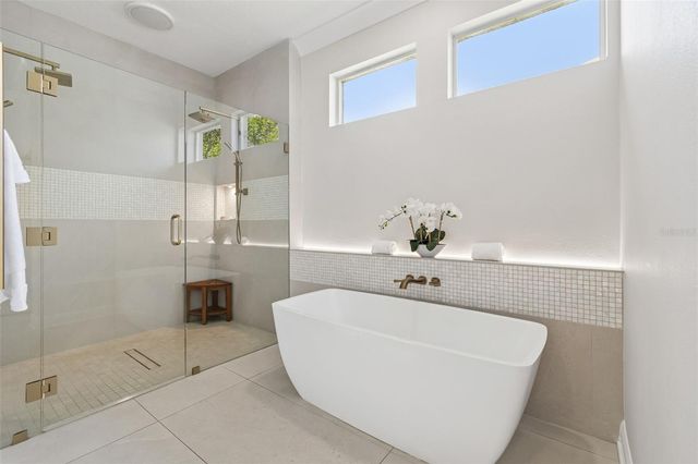 10423 GREENHEDGES DRIVE, Tampa, FL 33626