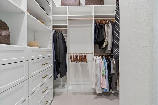 10423 GREENHEDGES DRIVE, Tampa, FL 33626