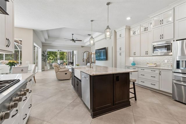 10423 GREENHEDGES DRIVE, Tampa, FL 33626