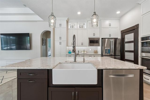 10423 GREENHEDGES DRIVE, Tampa, FL 33626