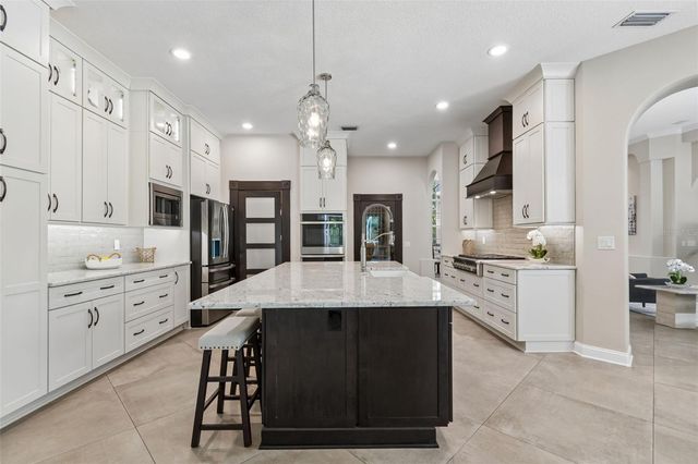 10423 GREENHEDGES DRIVE, Tampa, FL 33626