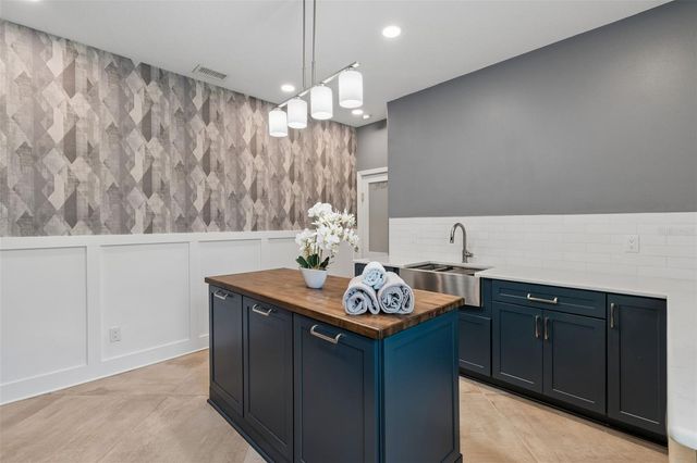 10423 GREENHEDGES DRIVE, Tampa, FL 33626