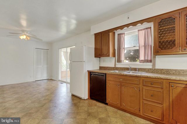 4120 HILLCREST AVE, Hampstead, MD 21074