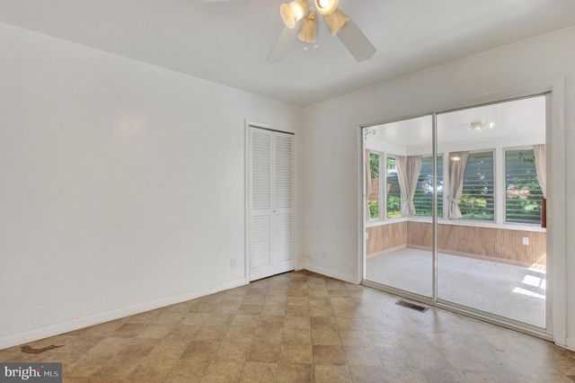 4120 HILLCREST AVE, Hampstead, MD 21074