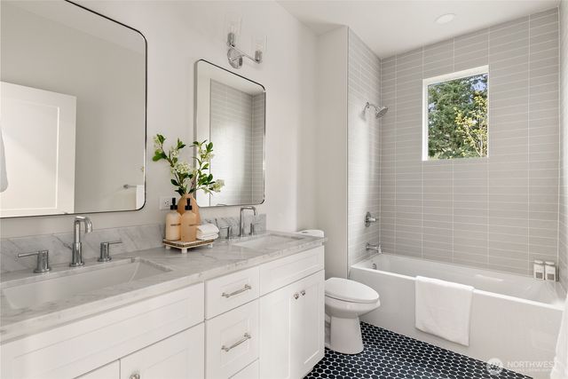 1304 Maine Court, Milton, WA 98354