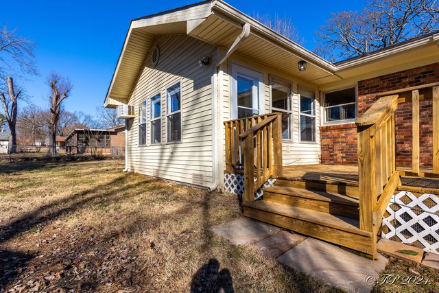 2823 Laurie Drive, West Plains, MO 65775