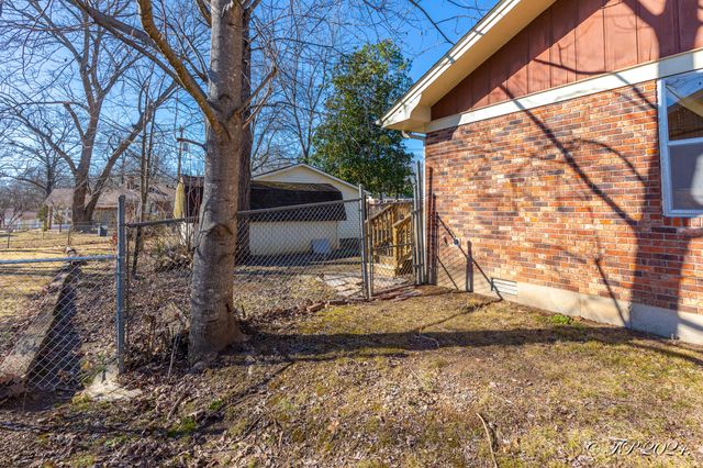 2823 Laurie Drive, West Plains, MO 65775