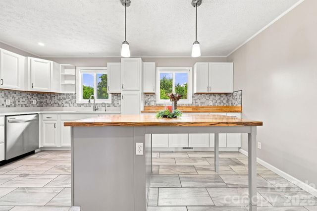 364 Pace Road, Hendersonville, NC 28792