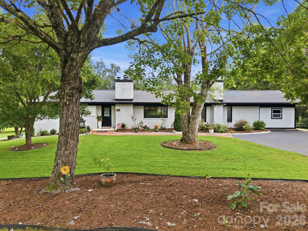 364 Pace Road, Hendersonville, NC 28792