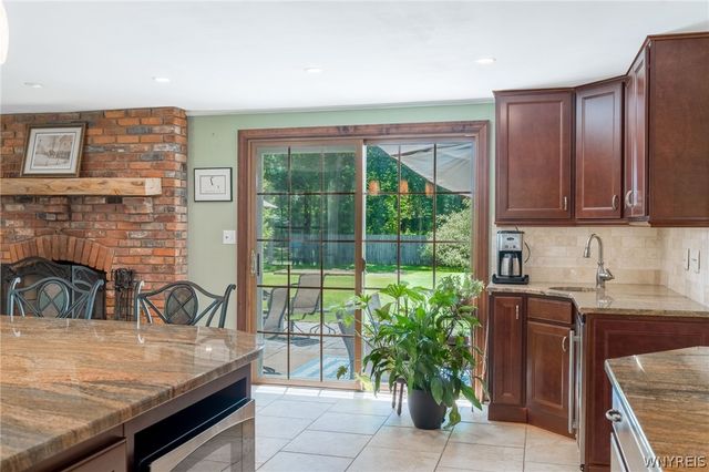 29 Haymarket Square, Amherst, NY 14051