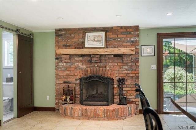 29 Haymarket Square, Amherst, NY 14051