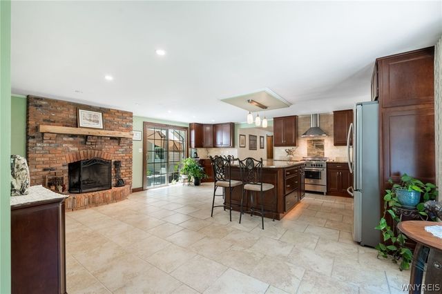 29 Haymarket Square, Amherst, NY 14051