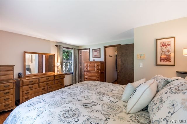 29 Haymarket Square, Amherst, NY 14051