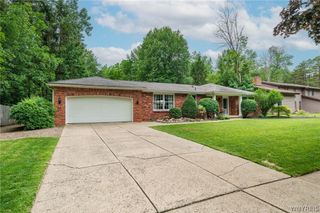 29 Haymarket Square, Amherst, NY 14051
