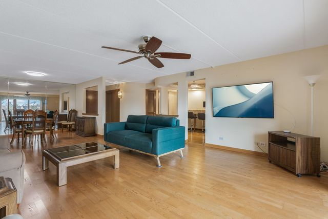 1600 E Thacker Street 513, Des Plaines, IL 60016