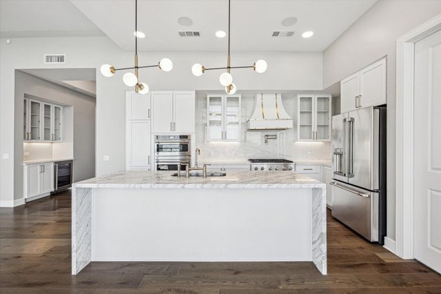 9757 Katy Freeway 2604, Houston, TX 77024