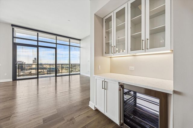 9757 Katy Freeway 2604, Houston, TX 77024