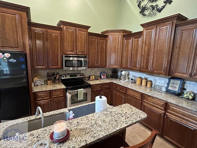 104 Yeomans Way, Jesup, GA 31545