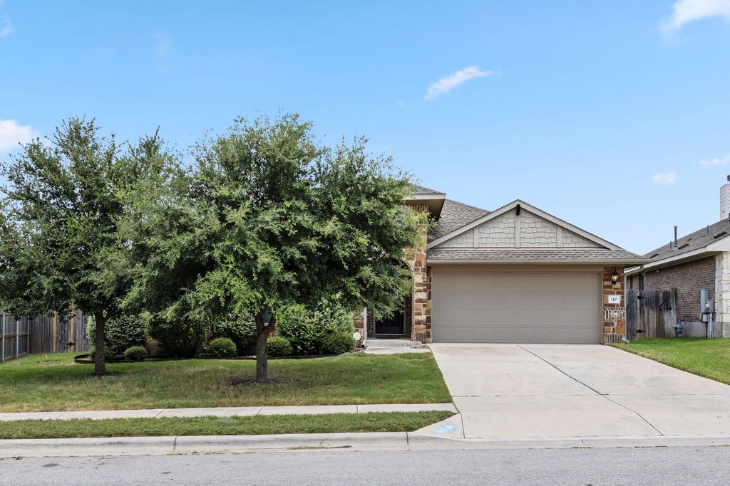 140 W Highfield ST, Hutto, TX 78634