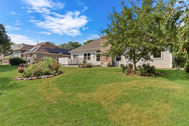 1075 Suffolk Court, Gurnee, IL 60031