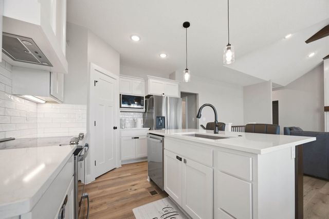 7117 E Pheasant Ridge St, Bel Aire, KS 67226