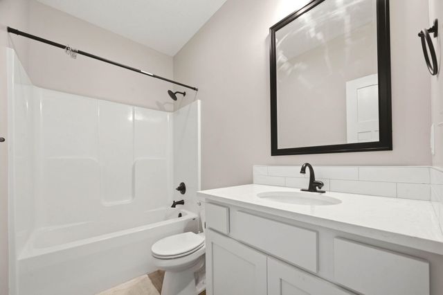 7117 E Pheasant Ridge St, Bel Aire, KS 67226