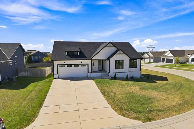 7117 E Pheasant Ridge St, Bel Aire, KS 67226