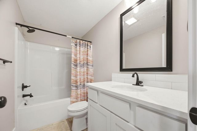 7117 E Pheasant Ridge St, Bel Aire, KS 67226