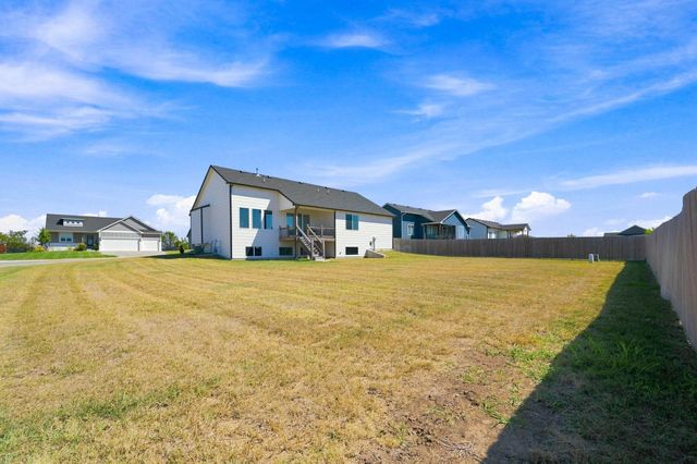 7117 E Pheasant Ridge St, Bel Aire, KS 67226