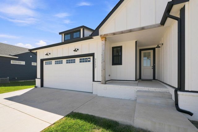 7117 E Pheasant Ridge St, Bel Aire, KS 67226