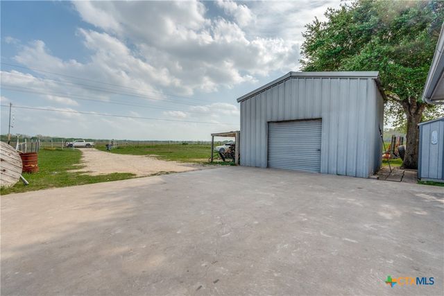 256 County Road 481, Gonzales, TX 78629