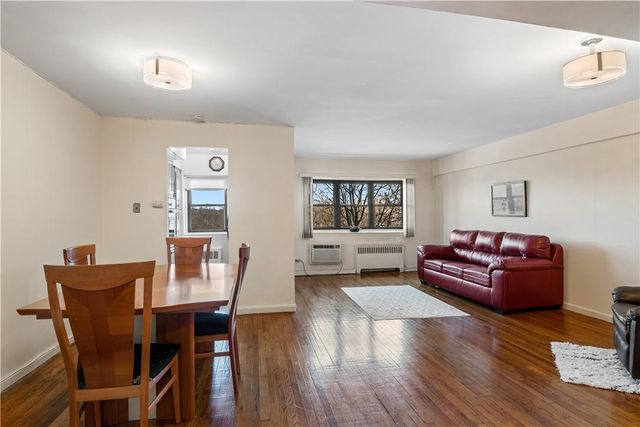 1910 Pelham Parkway S 5C, Bronx, NY 10461