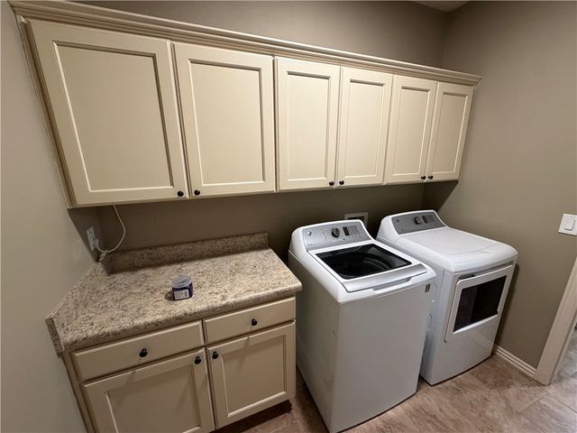 537 Keats Drive, Fayetteville, AR 72704