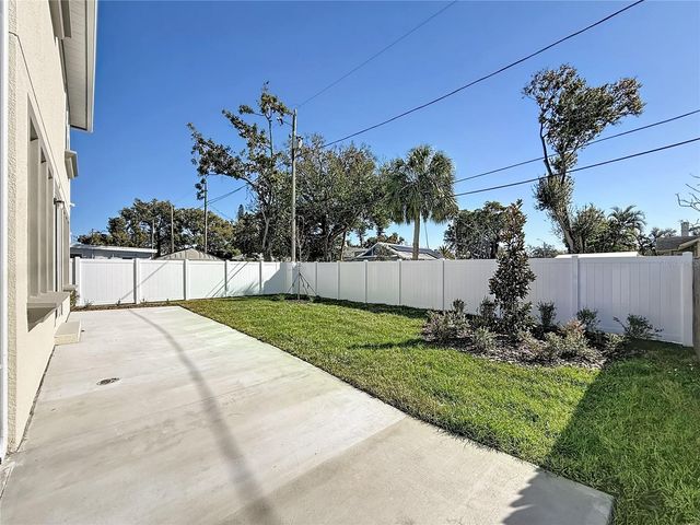 1066 8TH AVENUE S, St Petersburg, FL 33705