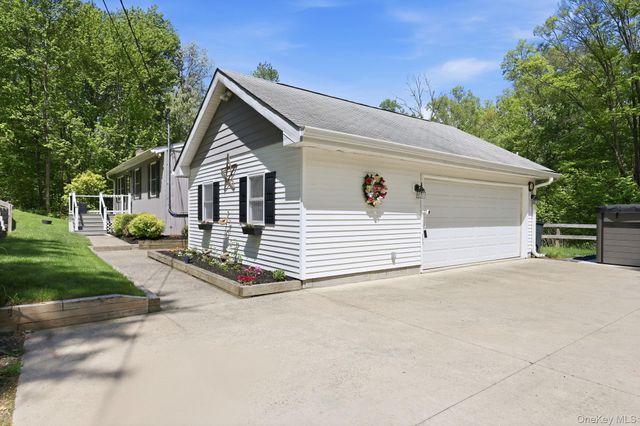 68 Ridge Road, Wallkill, NY 12589