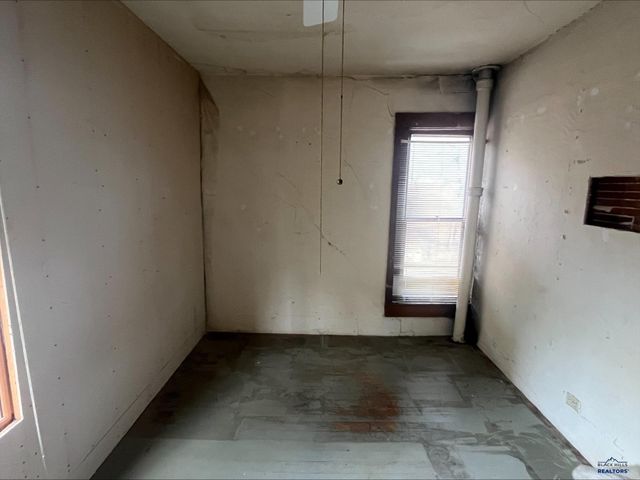 1902 EDGEWOOD TERRACE, Hot Springs, SD 57747