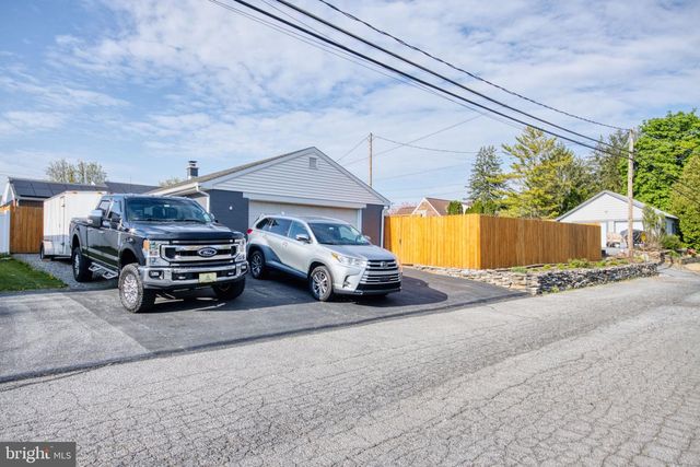 220 W PENN AVE, Cleona, PA 17042
