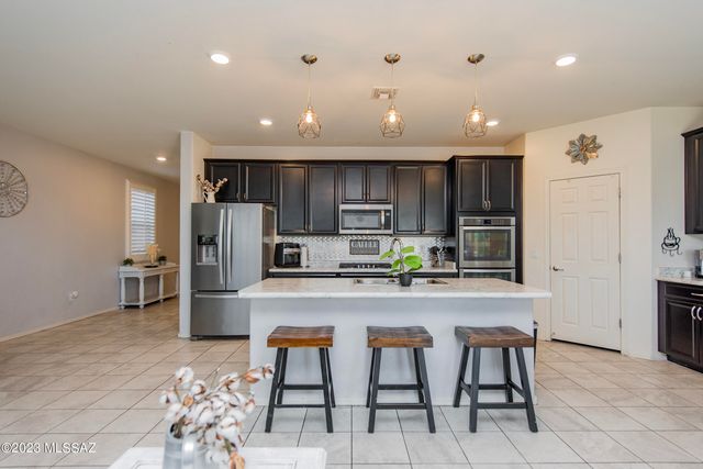 9553 S Miller Flats Drive, Tucson, AZ 85747