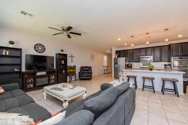 9553 S Miller Flats Drive, Tucson, AZ 85747