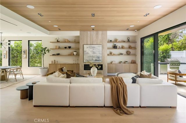 4245 Bellaire Avenue, Studio City, CA 91604