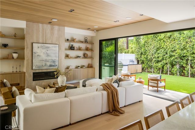 4245 Bellaire Avenue, Studio City, CA 91604